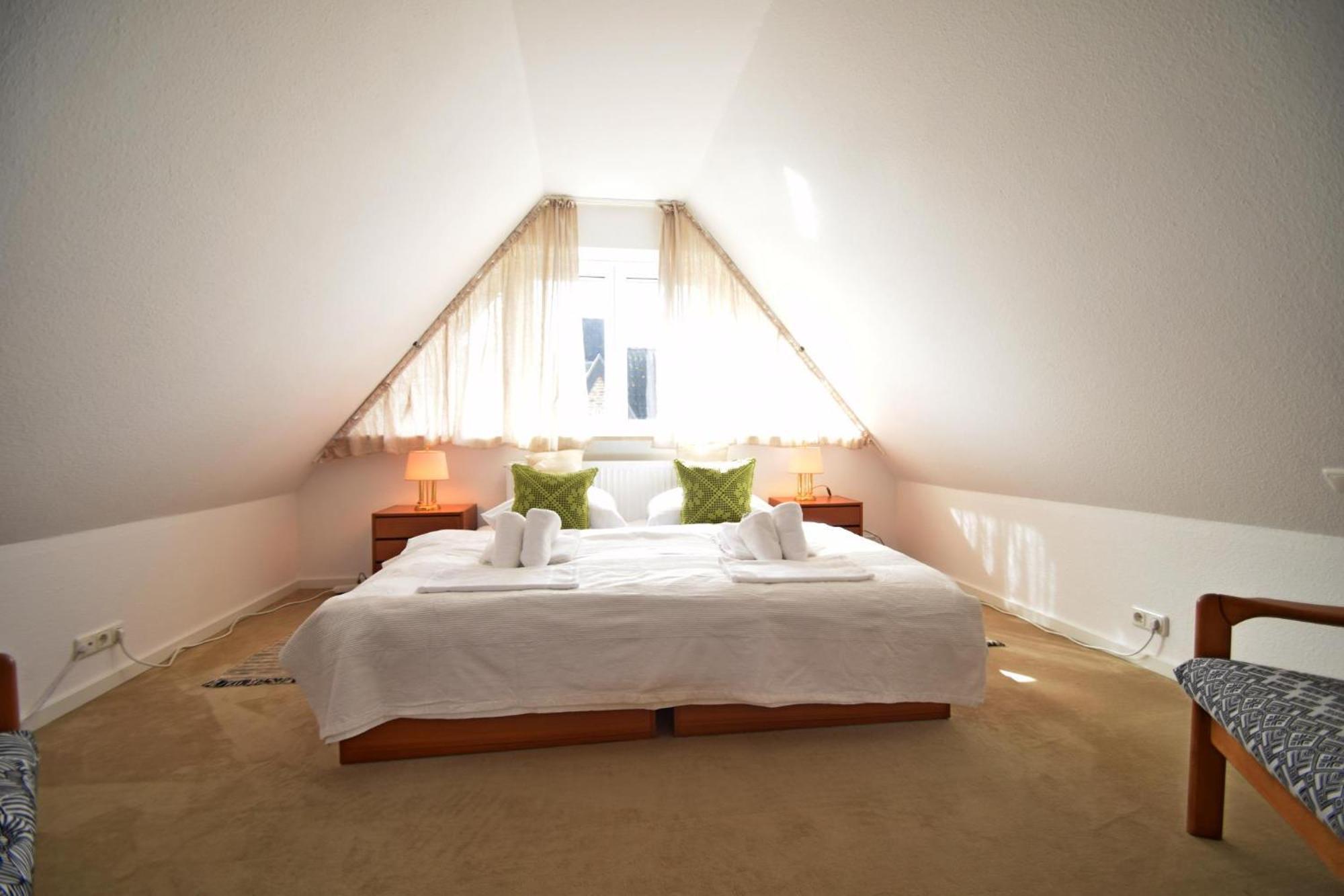 In Mit Großem Garten Und 2 Badezimmer Ferienhaus *
