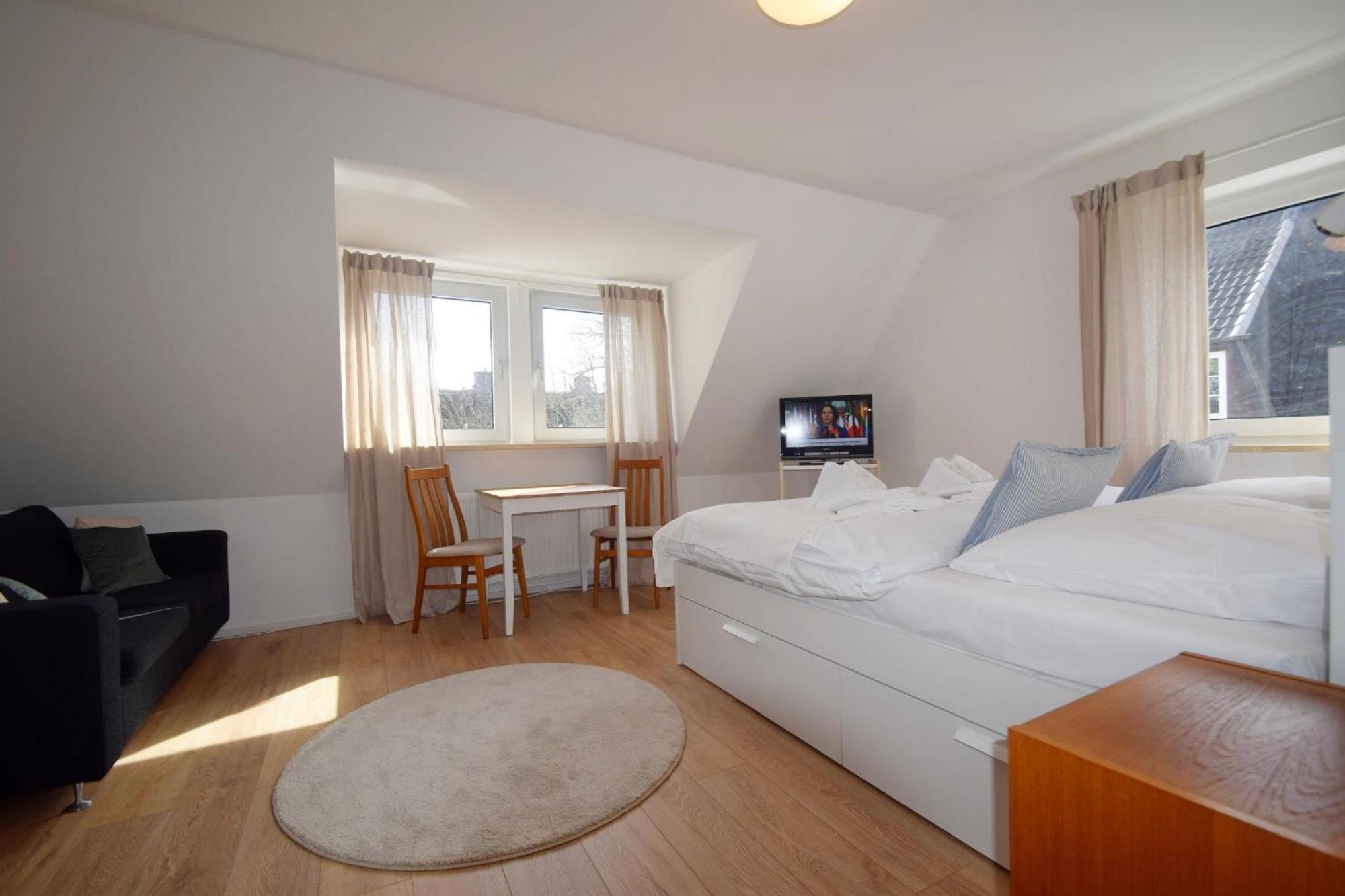 In Mit Großem Garten Und 2 Badezimmer *